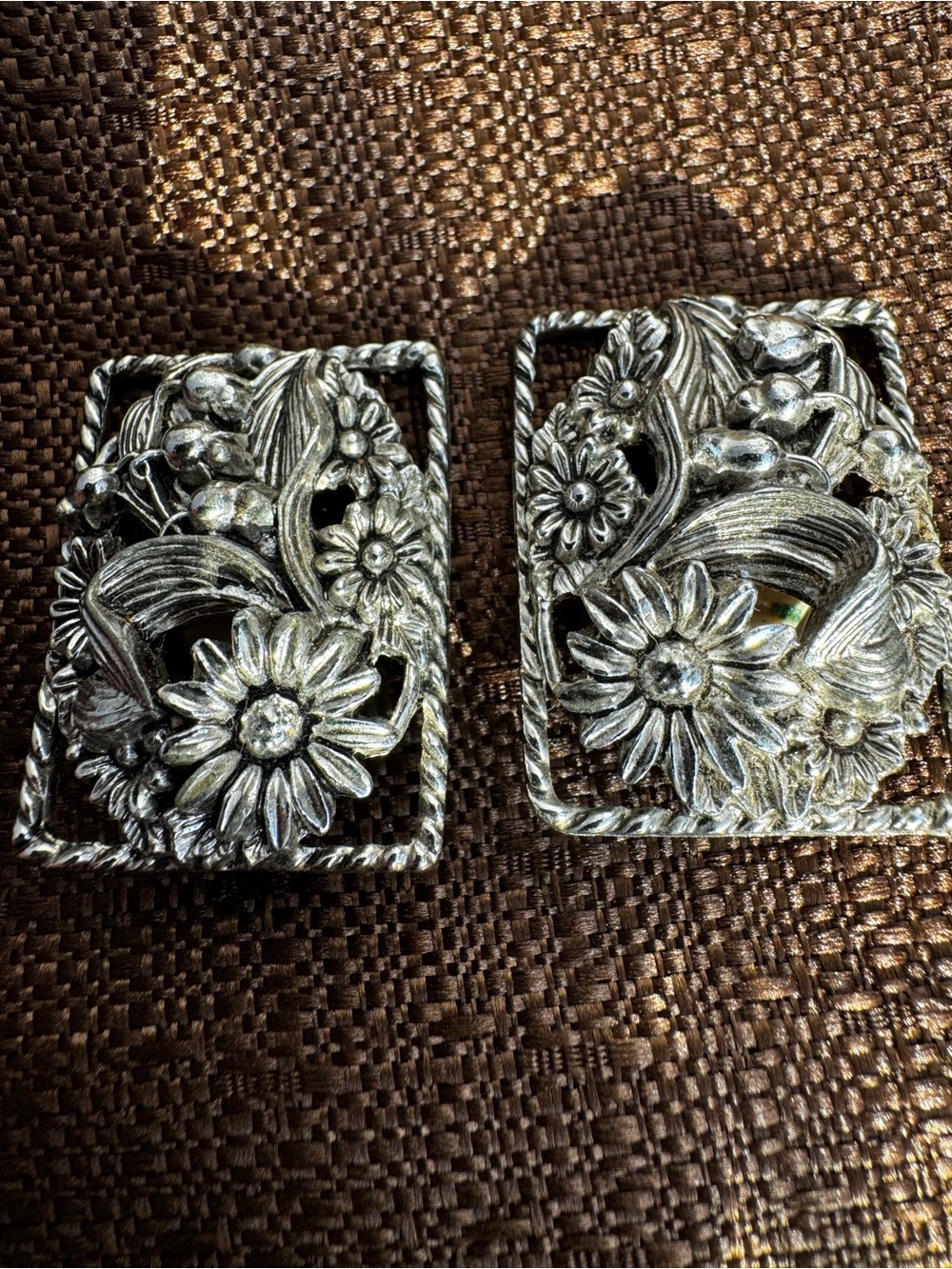 Vintage Sarah Coventry silver floral clip on earrings